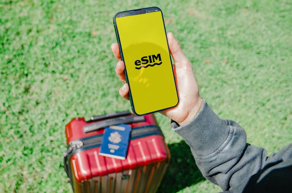Transferring an eSIM between two iPhones